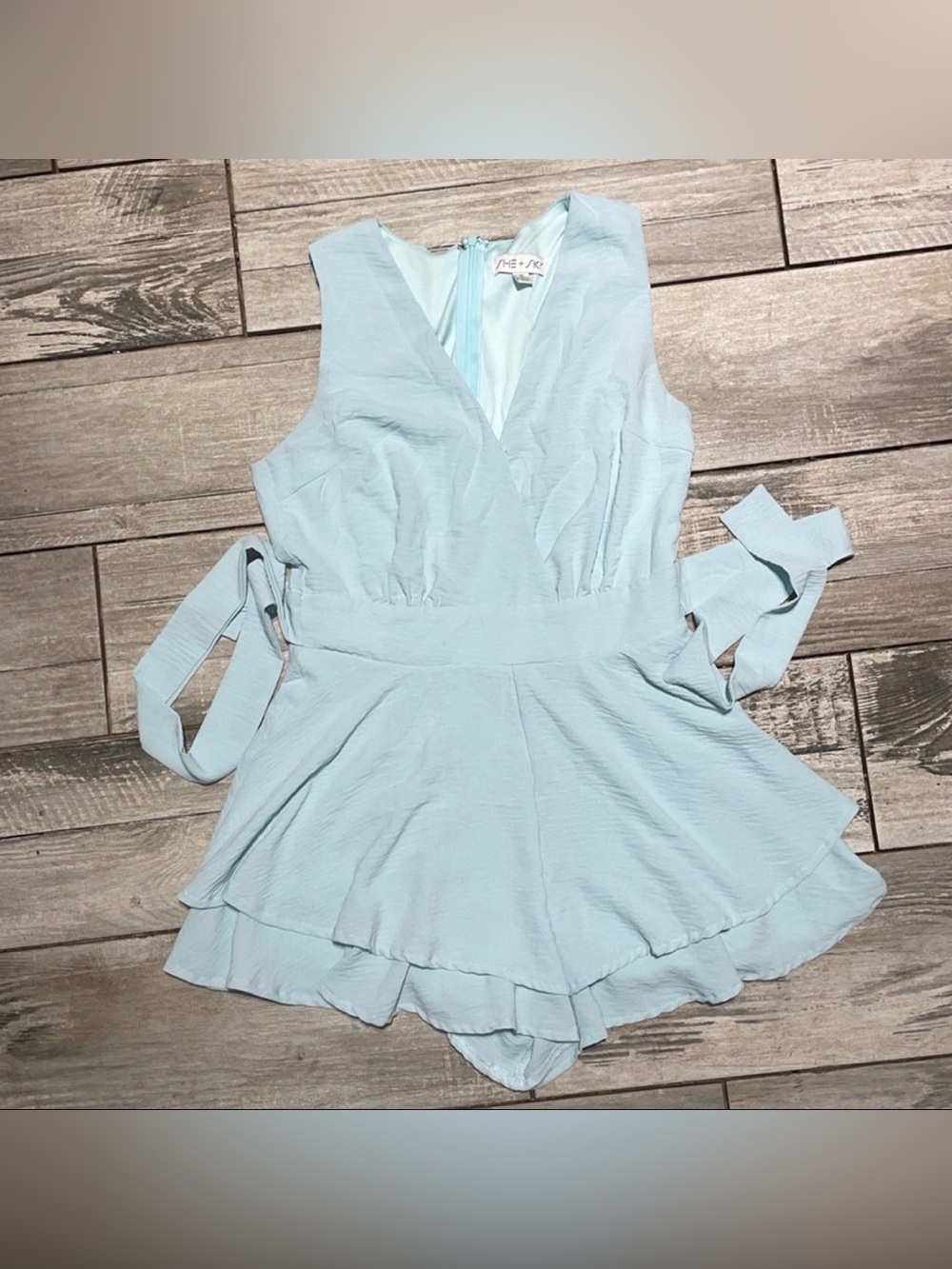 SHE + SKY Women's M Mint Green Sleevless V-Neck Lined Zip Romper Shorts size S